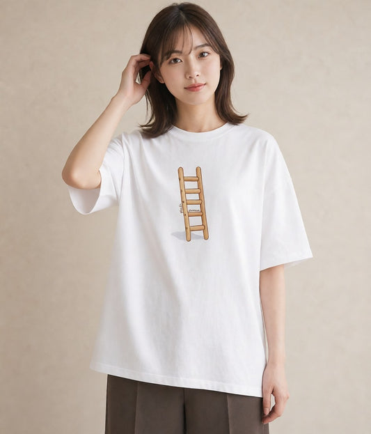半袖Tシャツ レディース 窓辺の椅子 窓辺 椅子 ナチュラル アンティーク イラスト 抜け感 カジュアルコーデ 買い物 白T
