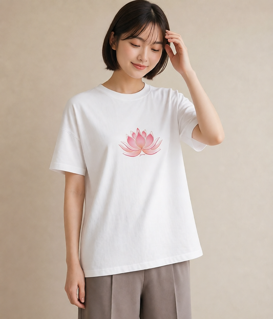 グラフィックTシャツ レディース 蓮 花 花柄 イラスト モード 休日 ペアコーデ 白T