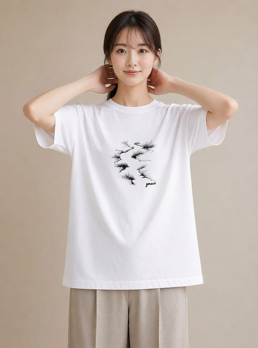 グラフィックTシャツ レディース 雨上がりの小道 雨上がり 小道 ナチュラル アンティーク イラスト 韓国風 休日 ペアコーデ 白T