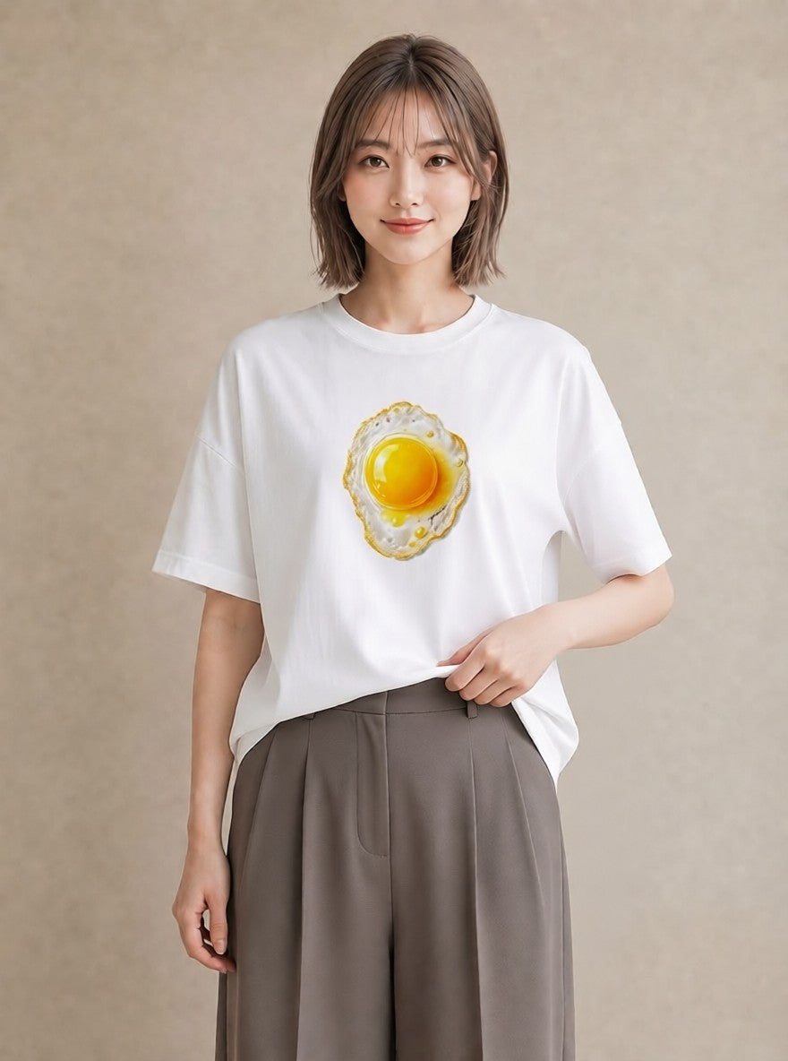 Tシャツ レディース 目玉焼き 食べ物 フード イラスト 線画 帰省 ラフ 白T