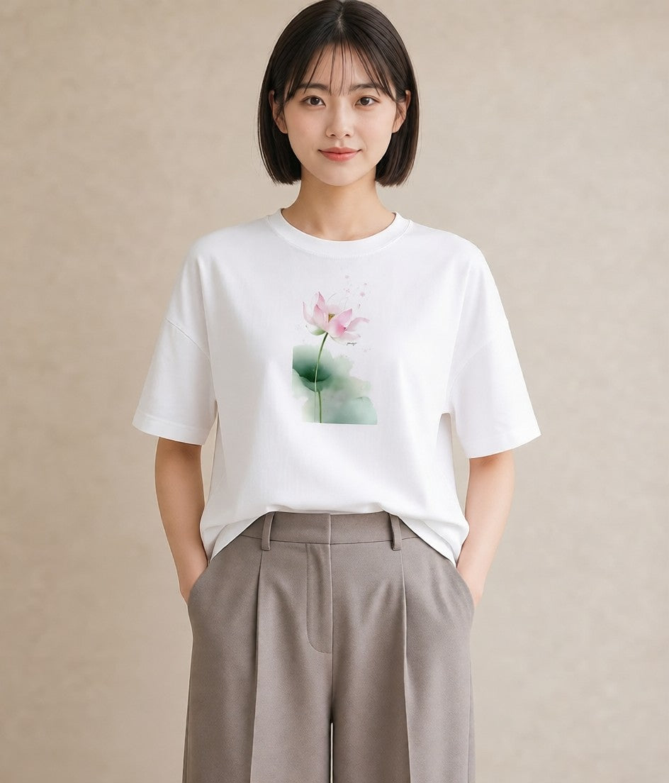 デザインTシャツ レディース 蓮 花 花柄 イラスト 水彩風 ミセス 春コーデ 白T