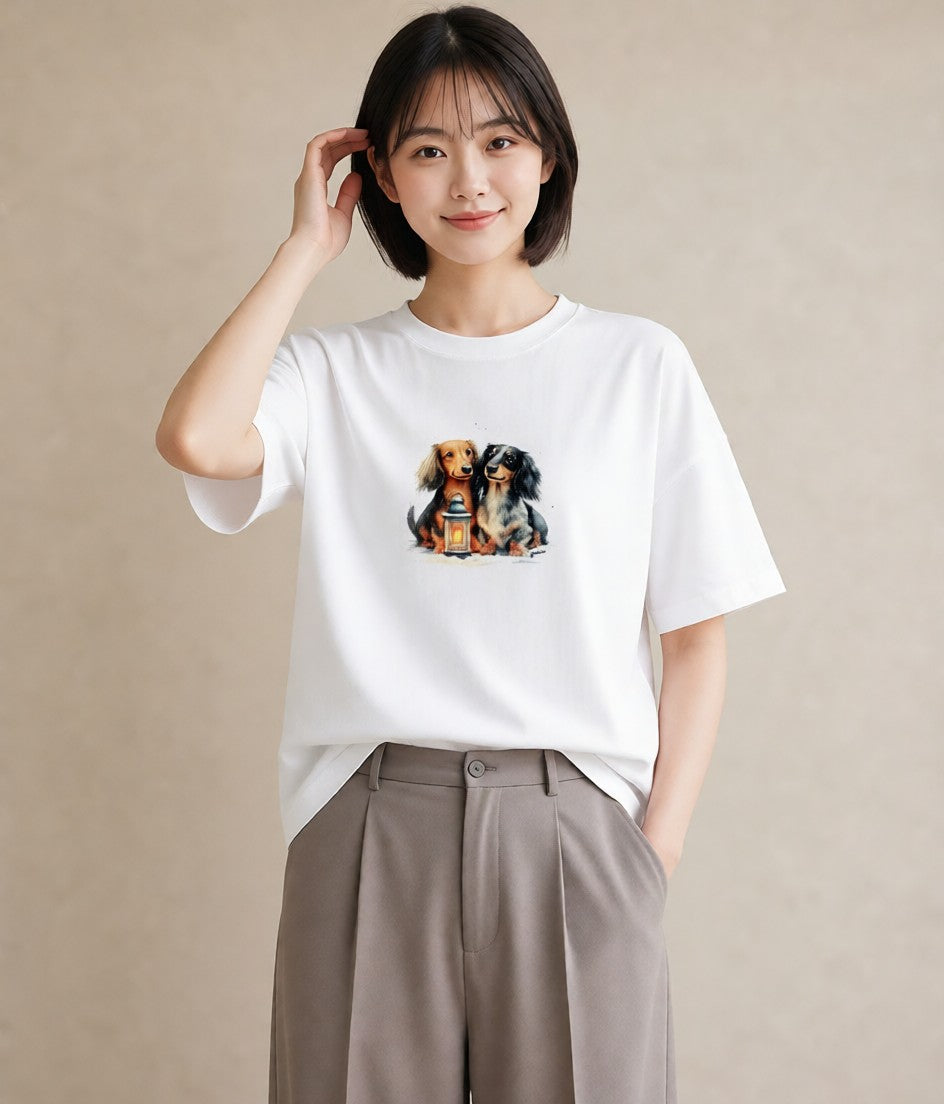 プリントTシャツ レディース ミニチュアダックスフンド 犬 いぬ イラスト ミニマル 海 カフェ巡り 白T