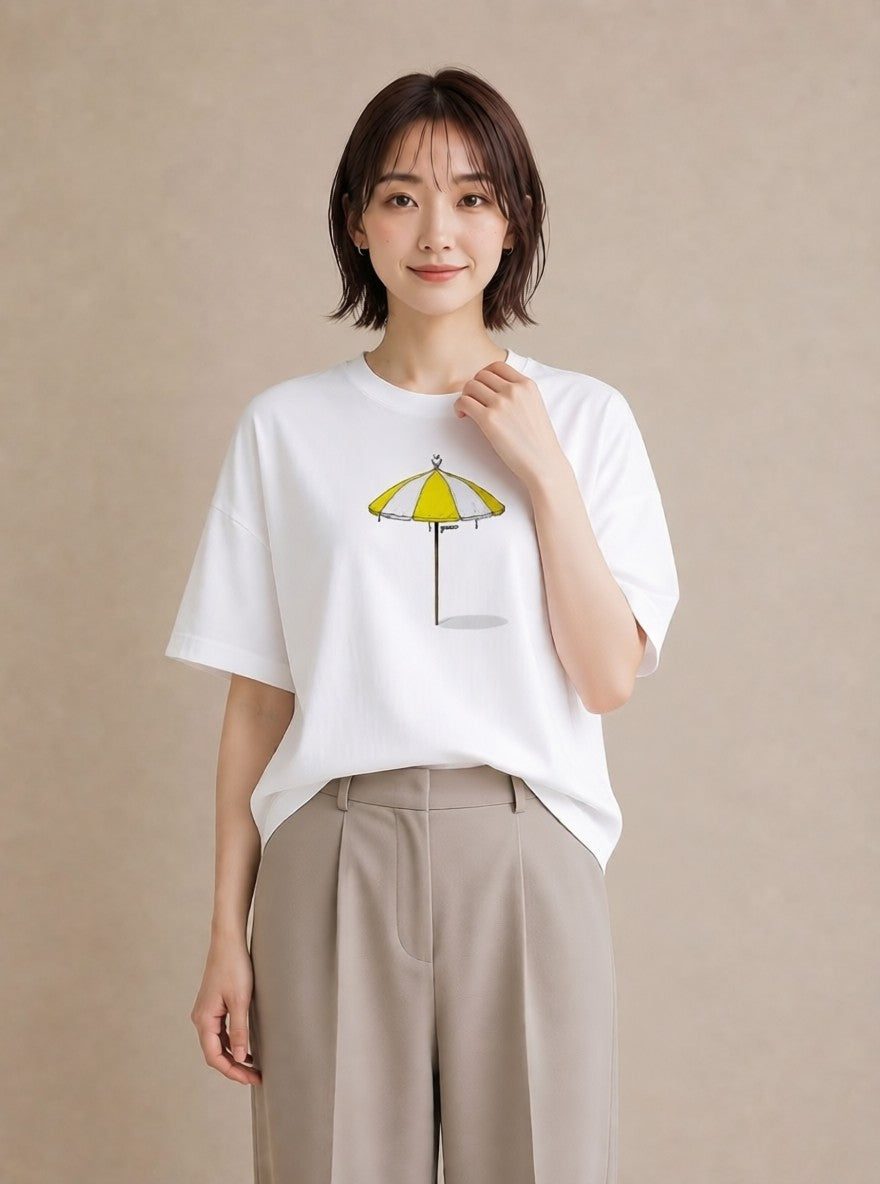半袖Tシャツ レディース 傘 水たまり 雨 ナチュラル アンティーク イラスト きれいめカジュアル お出かけ 普段着 白T