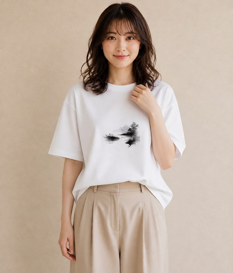 グラフィックTシャツ レディース 湖畔の小屋 湖 小屋 ナチュラル アンティーク イラスト ポップ ママ カフェ服 白T