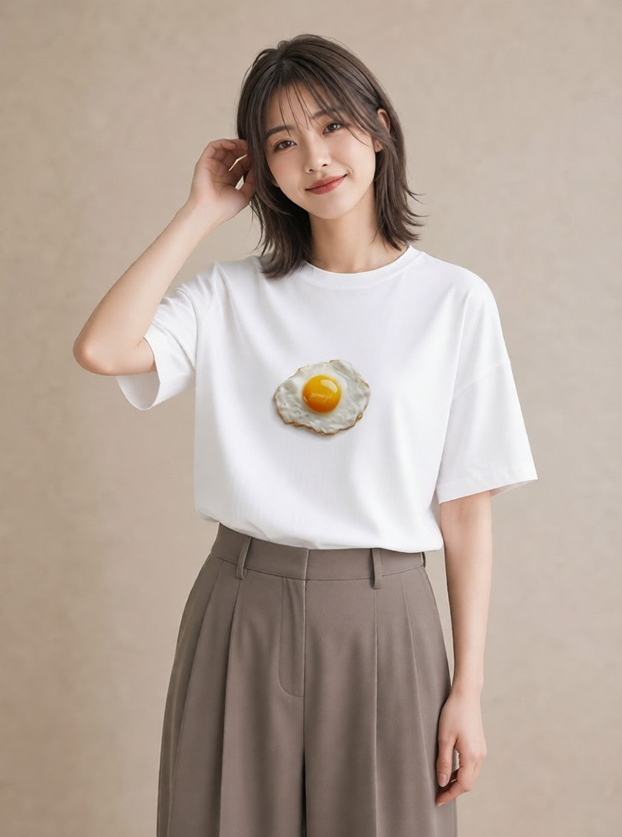 半袖Tシャツ レディース 目玉焼き 食べ物 フード イラスト 可愛い 公園 ママ 白T