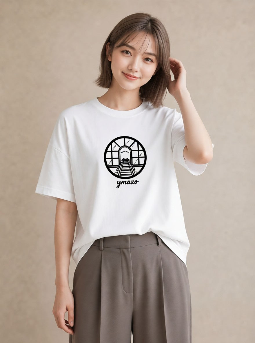 Tシャツ レディース 駅のホーム ローカル線 駅 ナチュラル アンティーク イラスト ゆるかわ 買い物 夏コーデ 白T