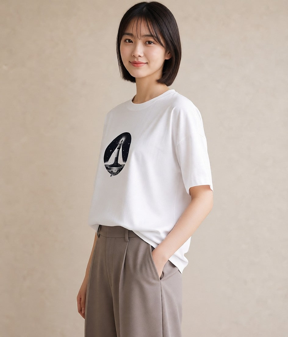 Tシャツ レディース 灯台 霧 海 ナチュラル アンティーク イラスト ニュアンス 通勤 在宅 白T