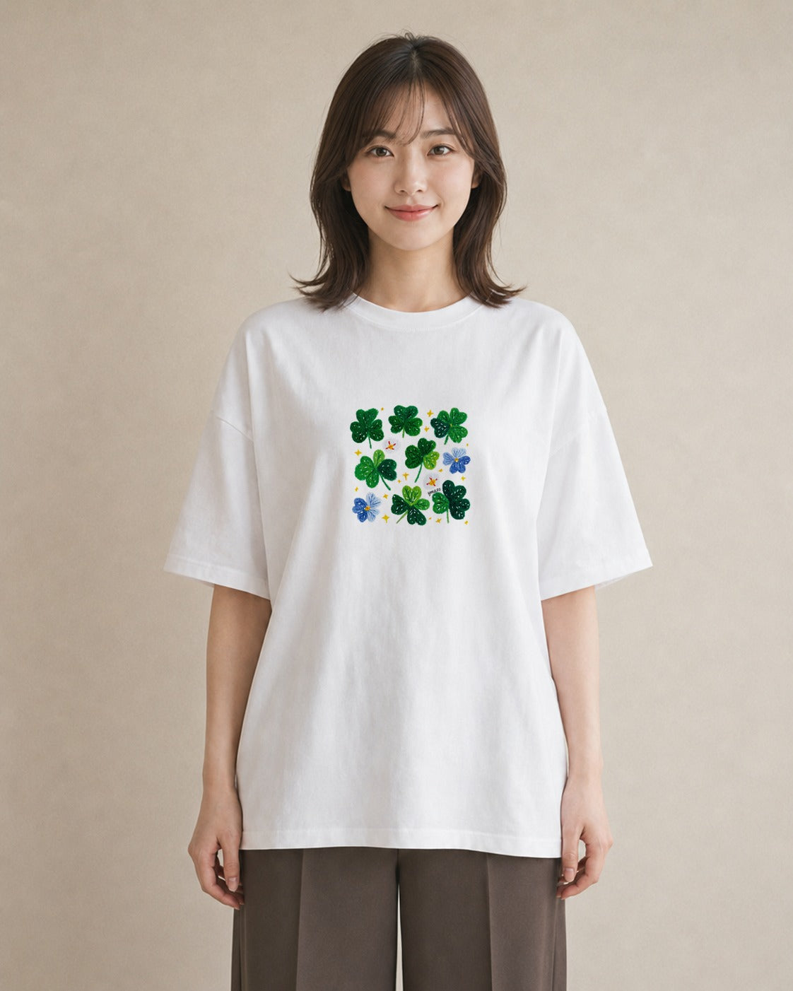 プリントTシャツ レディース クローバー 四つ葉 花 花柄 イラスト ユニーク 夏コーデ 通学 白T