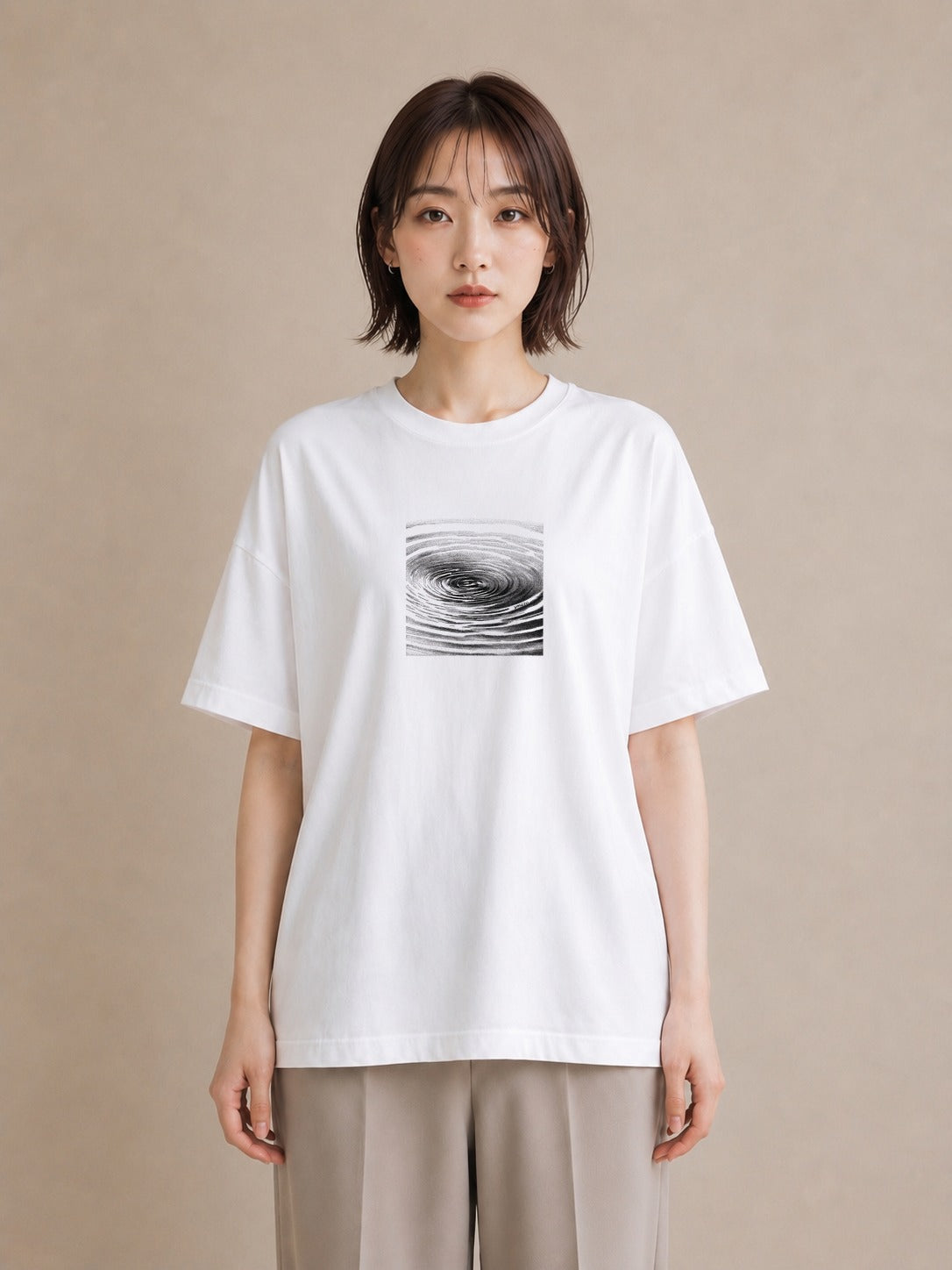 グラフィックTシャツ レディース 雨上がりの小道 雨上がり 小道 ナチュラル アンティーク イラスト アート風 帰省 ラフ 白T