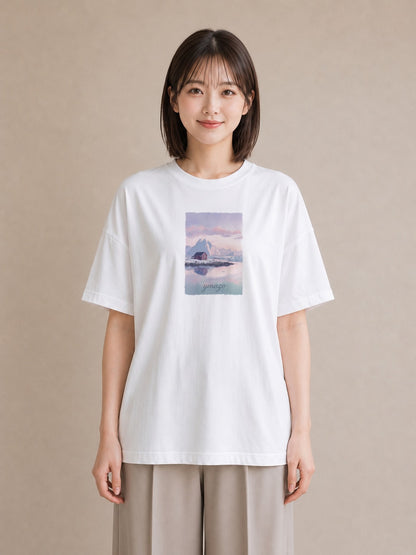 デザインTシャツ レディース 湖畔の小屋 湖 小屋 ナチュラル アンティーク イラスト ポップ 部屋着 女性向けギフト 白T