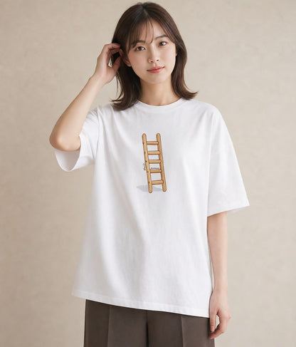 半袖Tシャツ レディース 窓辺の椅子 窓辺 椅子 ナチュラル アンティーク イラスト 抜け感 カジュアルコーデ 買い物 白T