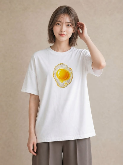 Tシャツ レディース 目玉焼き 食べ物 フード イラスト 線画 帰省 ラフ 白T