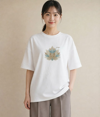 グラフィックTシャツ レディース 蓮 花 花柄 イラスト 抜け感 お出かけ 普段着 白T