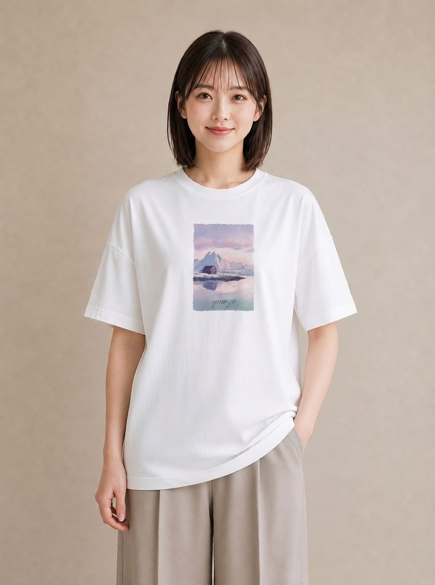 デザインTシャツ レディース 湖畔の小屋 湖 小屋 ナチュラル アンティーク イラスト ポップ 部屋着 女性向けギフト 白T