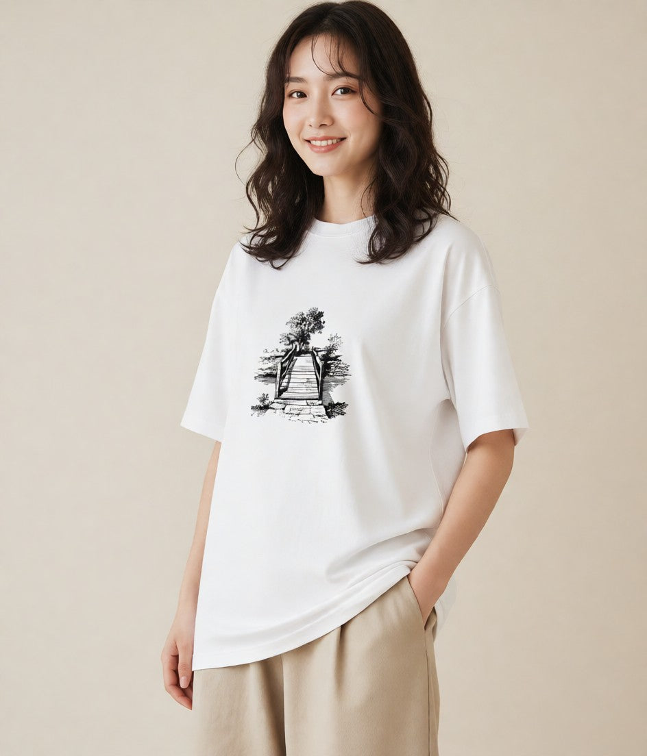 グラフィックTシャツ レディース 小川 橋 せせらぎ ナチュラル アンティーク イラスト ミニマル 誕生日プレゼント 綿100 白T