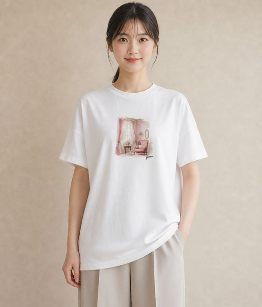 グラフィックTシャツ レディース 窓辺の椅子 窓辺 椅子 ナチュラル アンティーク イラスト 休日コーデ カフェ巡り 女子会 白T