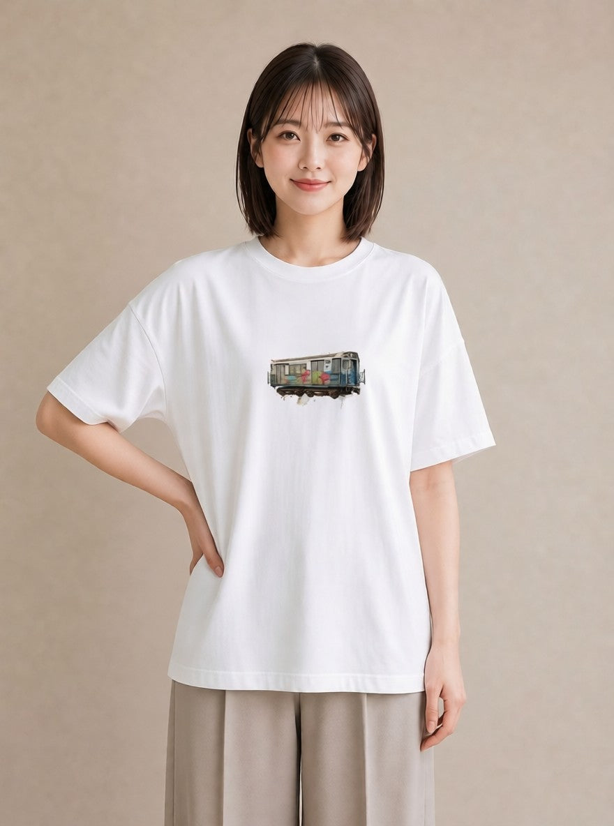 デザインTシャツ レディース 駅のホーム ローカル線 駅 ナチュラル アンティーク イラスト ニュアンス 週末コーデ 敬老の日 白T