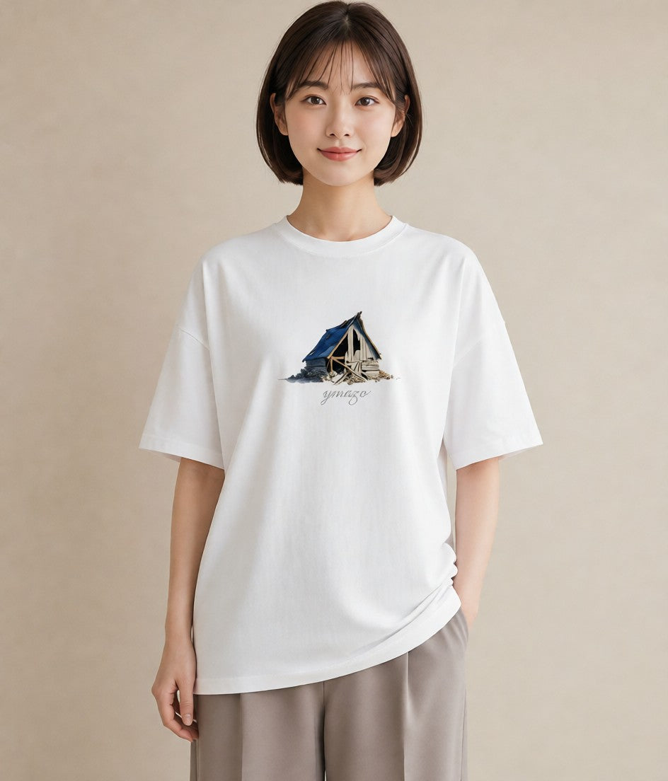 グラフィックTシャツ レディース 灯りの家 小屋 夜 ナチュラル アンティーク イラスト レトロ 自分用 ルームウェア 白T