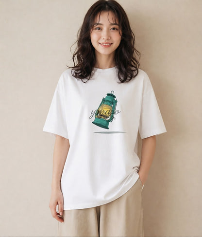 グラフィックTシャツ レディース 街灯 夜霧 夜 ナチュラル アンティーク イラスト アート風 散歩 お出かけ 白T