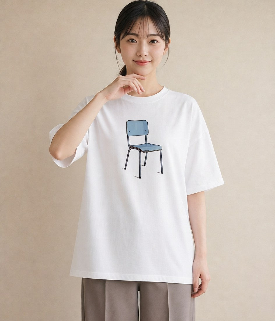 デザインTシャツ レディース 窓辺の椅子 窓辺 椅子 ナチュラル アンティーク イラスト レトロ デイリーウェア 休日 白T