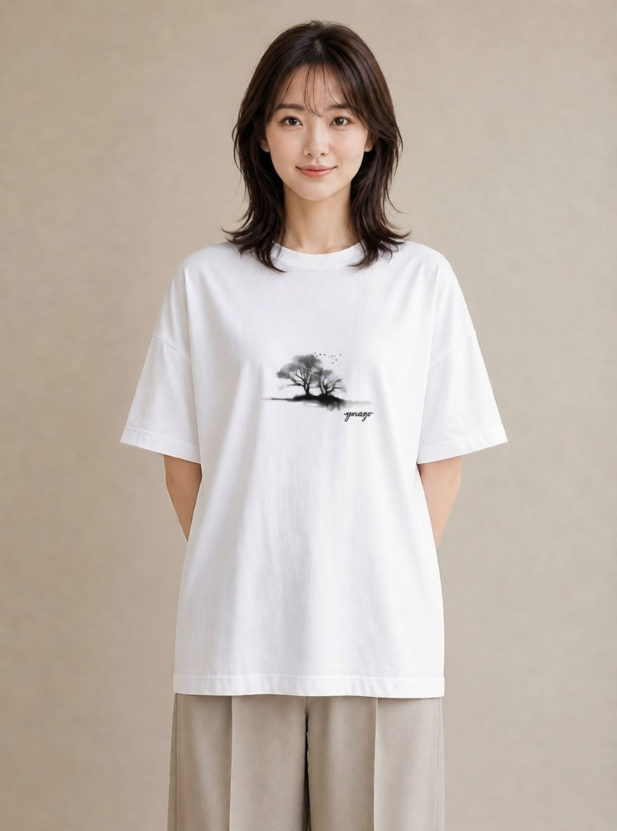 グラフィックTシャツ レディース 窓辺の雨 雨の日 窓 ナチュラル アンティーク イラスト 休日コーデ 女性向けギフト 散歩 白T