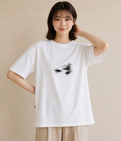 グラフィックTシャツ レディース 湖畔の小屋 湖 小屋 ナチュラル アンティーク イラスト ポップ ママ カフェ服 白T