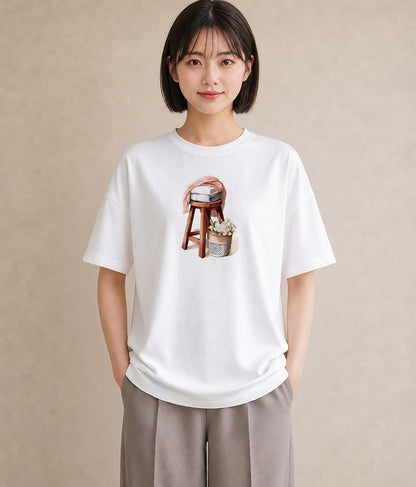 Tシャツ レディース 窓辺の椅子 窓辺 椅子 ナチュラル アンティーク イラスト 可愛い 女性 旅行用 白T