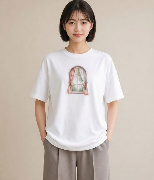 半袖Tシャツ レディース 窓辺の椅子 窓辺 椅子 ナチュラル アンティーク イラスト 旅行コーデ 自分用 ルームウェア 白T
