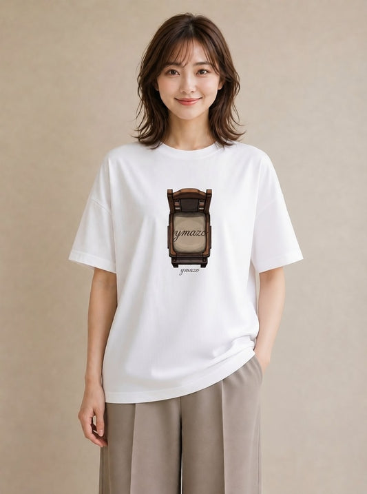 デザインTシャツ レディース 窓辺の椅子 窓辺 椅子 ナチュラル アンティーク イラスト ポップ 公園 ママ 白T