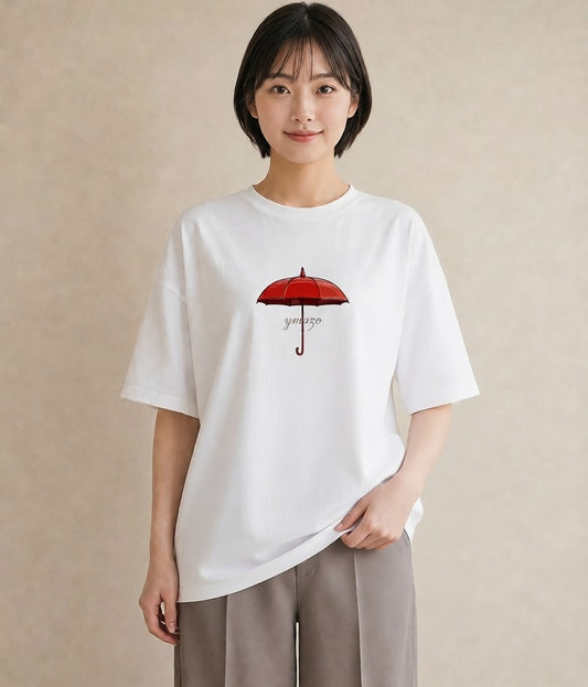 プリントTシャツ レディース 傘 水たまり 雨 ナチュラル アンティーク イラスト 上品 カジュアルコーデ 買い物 白T