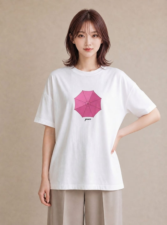 半袖Tシャツ レディース 傘 水たまり 雨 ナチュラル アンティーク イラスト 普段使い 買い物 夏コーデ 白T