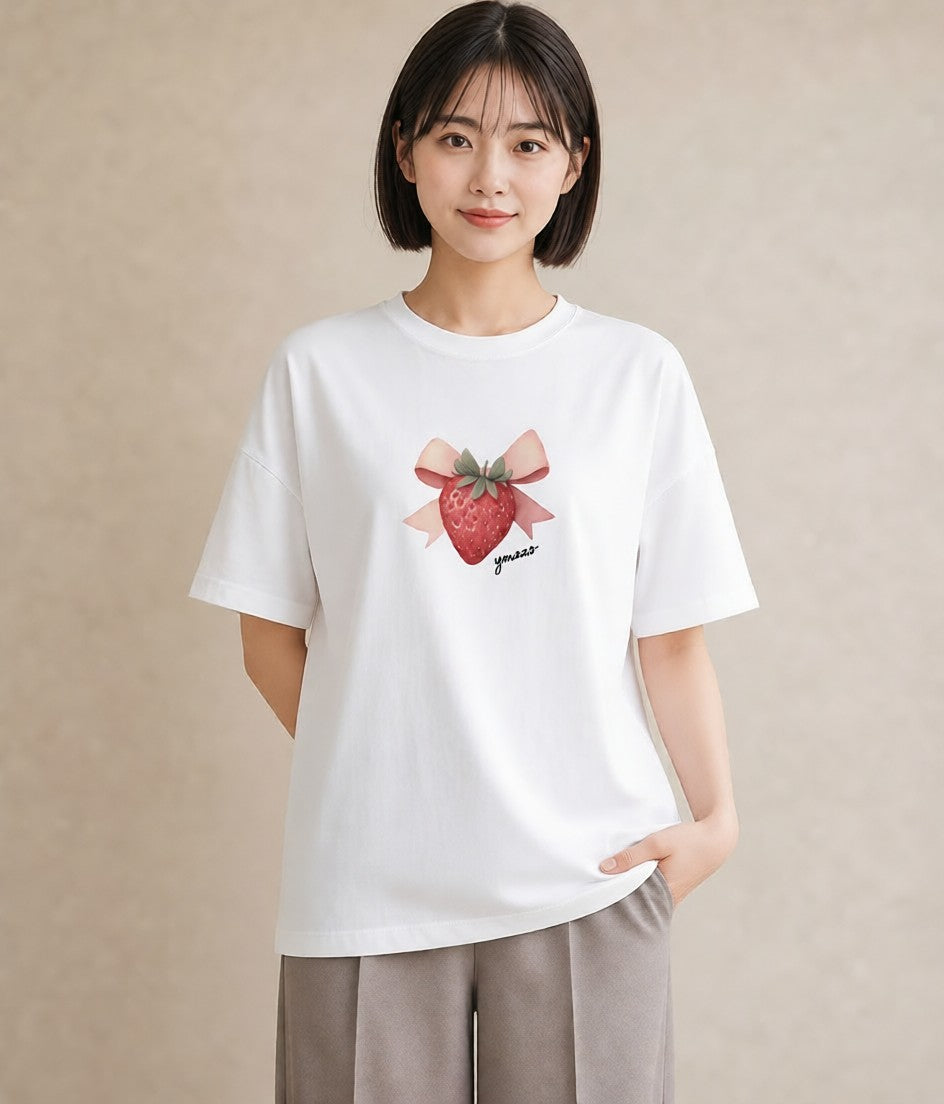 グラフィックTシャツ レディース いちご 苺 ストロベリー 食べ物 フード イラスト カジュアル クリスマス 旅行 白T