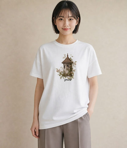 デザインTシャツ レディース 遠い家と鳥 風景 鳥 ナチュラル アンティーク イラスト アート風 女性向けギフト 散歩 白T
