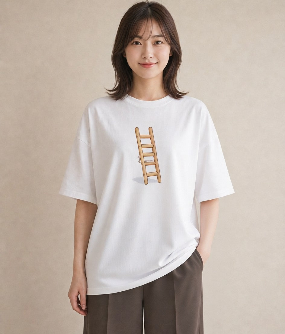 半袖Tシャツ レディース 窓辺の椅子 窓辺 椅子 ナチュラル アンティーク イラスト 抜け感 カジュアルコーデ 買い物 白T