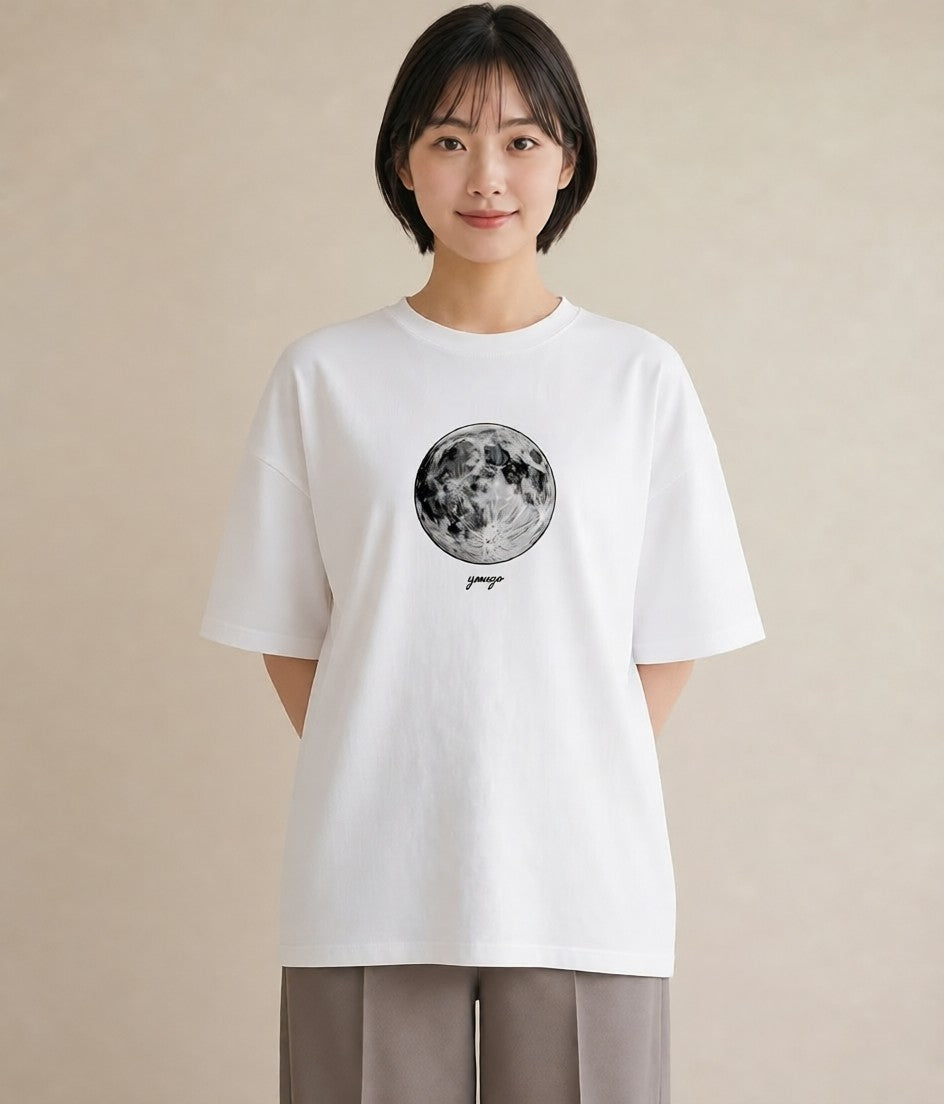 Tシャツ レディース 三日月 星空 宇宙 イラスト お洒落 20代 カジュアルコーデ 白T