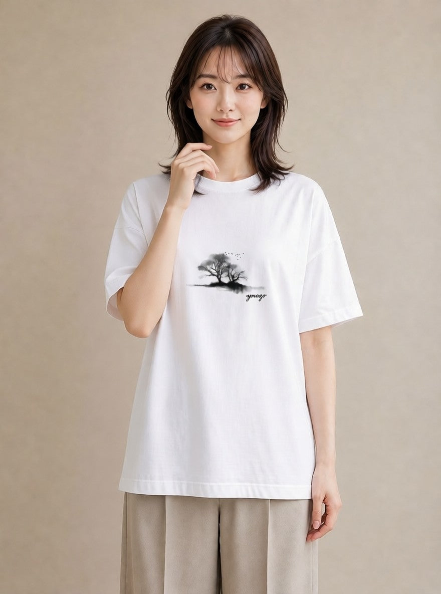グラフィックTシャツ レディース 窓辺の雨 雨の日 窓 ナチュラル アンティーク イラスト 休日コーデ 女性向けギフト 散歩 白T