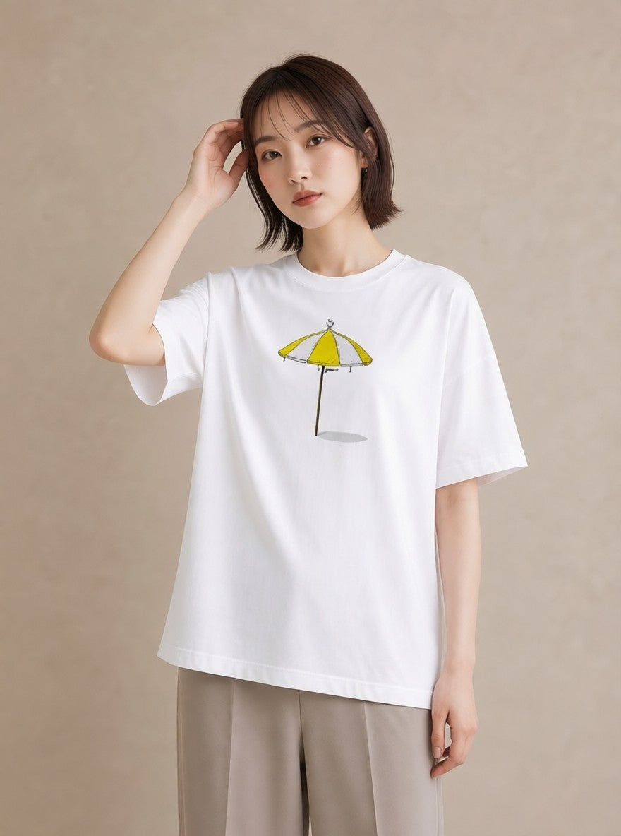半袖Tシャツ レディース 傘 水たまり 雨 ナチュラル アンティーク イラスト きれいめカジュアル お出かけ 普段着 白T