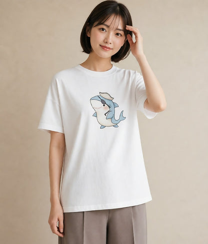 Tシャツ レディース イルカ 海の生き物 海 イラスト カフェコーデ カジュアルコーデ 買い物 白T