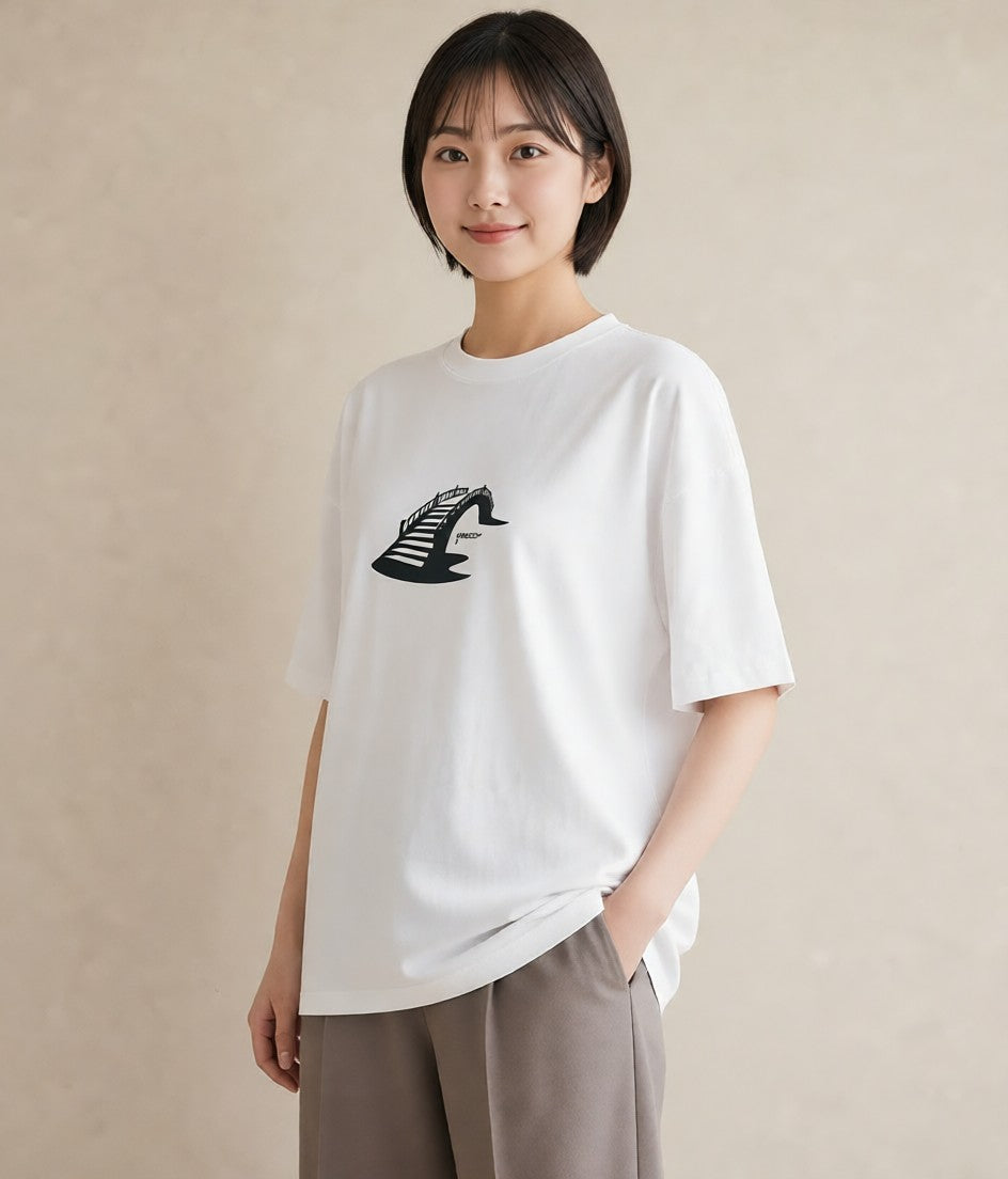デザインTシャツ レディース 小川 橋 せせらぎ ナチュラル アンティーク イラスト 個性的 カジュアルコーデ 買い物 白T