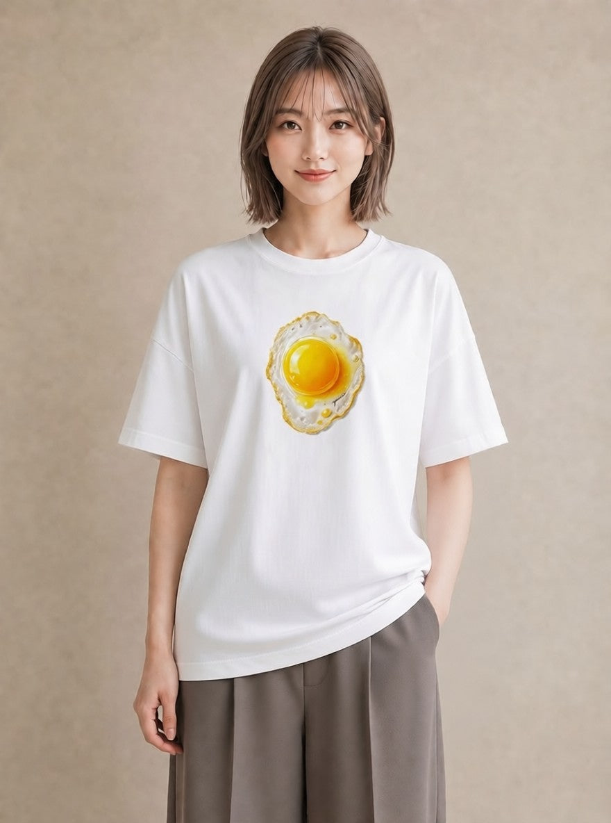 Tシャツ レディース 目玉焼き 食べ物 フード イラスト 線画 帰省 ラフ 白T