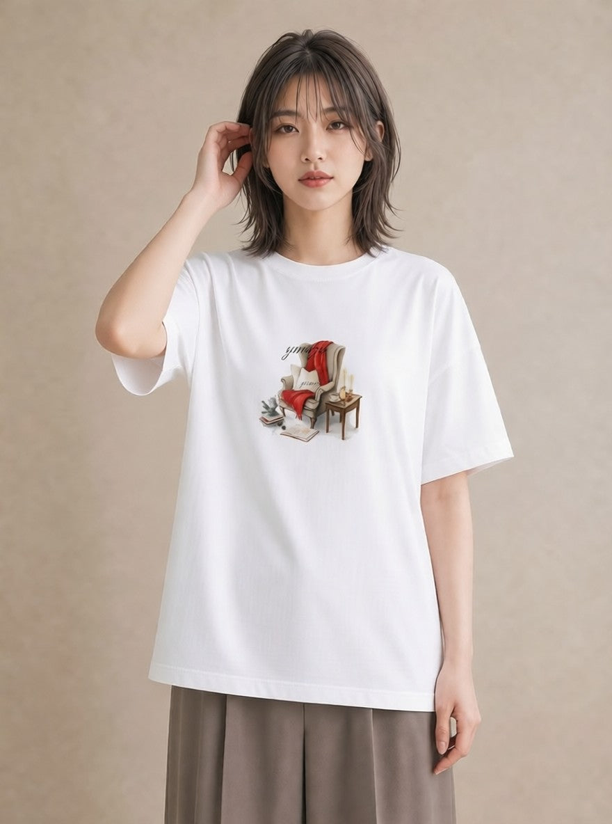 デザインTシャツ レディース 窓辺の椅子 窓辺 椅子 ナチュラル アンティーク イラスト お洒落 自分用 ルームウェア 白T