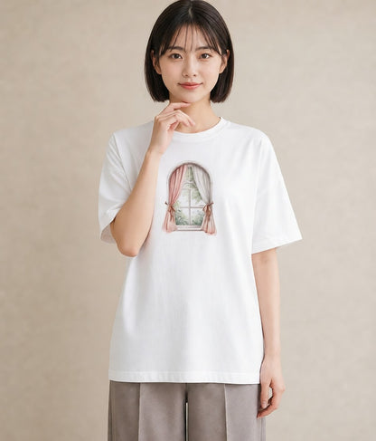 半袖Tシャツ レディース 窓辺の椅子 窓辺 椅子 ナチュラル アンティーク イラスト 旅行コーデ 自分用 ルームウェア 白T