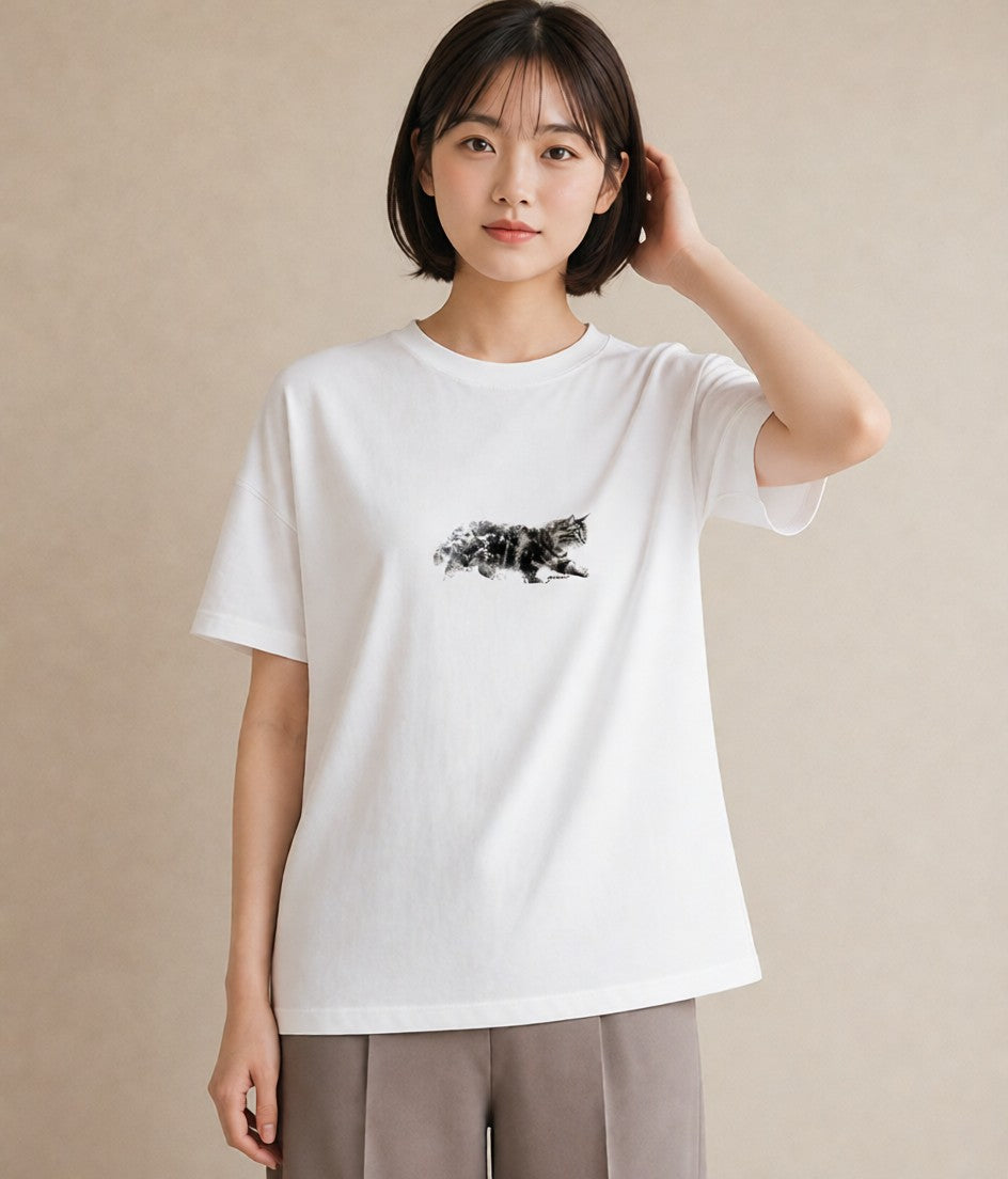 グラフィックTシャツ レディース メインクーン 猫 ねこ イラスト 手描き風 公園 ママ 白T