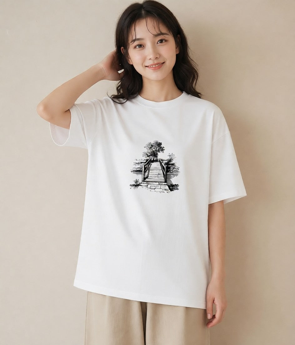 グラフィックTシャツ レディース 小川 橋 せせらぎ ナチュラル アンティーク イラスト ミニマル 誕生日プレゼント 綿100 白T