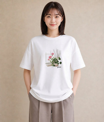 デザインTシャツ レディース 窓辺の椅子 窓辺 椅子 ナチュラル アンティーク イラスト ボタニカル 女性向けギフト 散歩 白T