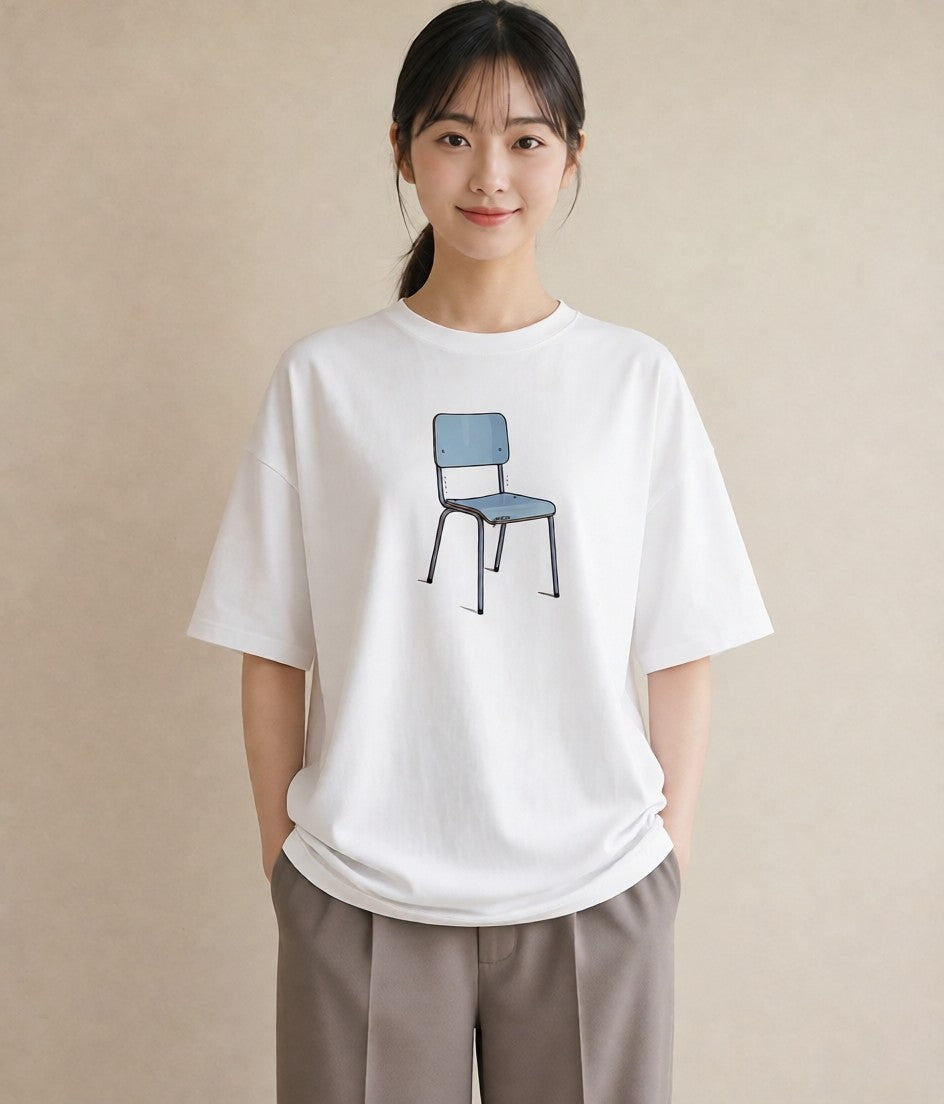 デザインTシャツ レディース 窓辺の椅子 窓辺 椅子 ナチュラル アンティーク イラスト レトロ デイリーウェア 休日 白T
