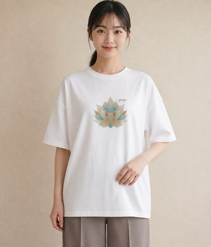 グラフィックTシャツ レディース 蓮 花 花柄 イラスト 抜け感 お出かけ 普段着 白T