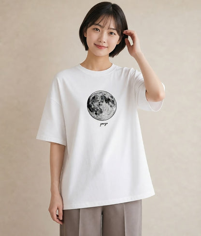 Tシャツ レディース 三日月 星空 宇宙 イラスト お洒落 20代 カジュアルコーデ 白T