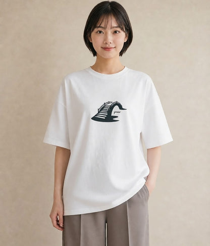 デザインTシャツ レディース 小川 橋 せせらぎ ナチュラル アンティーク イラスト 個性的 カジュアルコーデ 買い物 白T