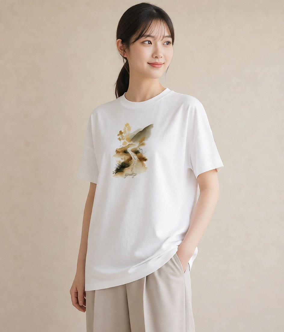 グラフィックTシャツ レディース 雨上がりの小道 雨上がり 小道 ナチュラル アンティーク イラスト 手描き風 旅行用 海 白T